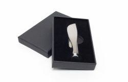 Bourre-pipe acier plat, forme dauphin