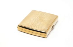 Etui à cigarettes doré