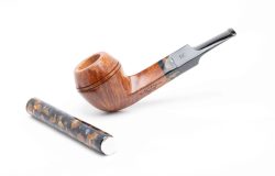 Bulldog courte flammée et son bourre-pipe